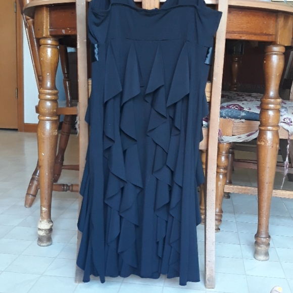 Dress - Picture 3 of 4